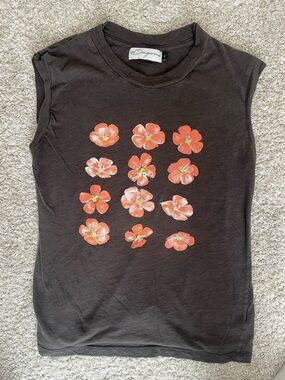 Goldsign Women's Brown Floral Muscle Tee - Brown with Coral Flowers